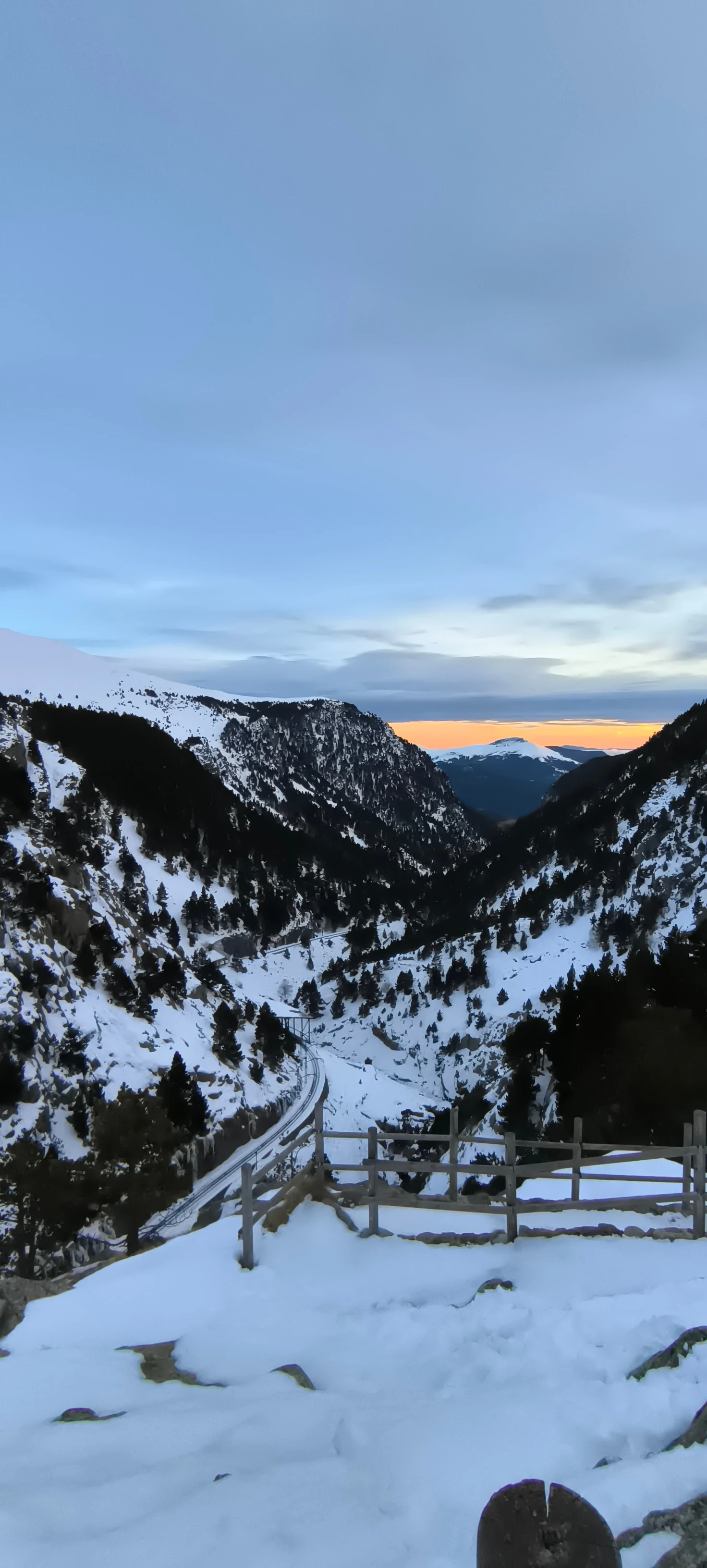Paisaje de montaña para los viajes Seven Marathons
